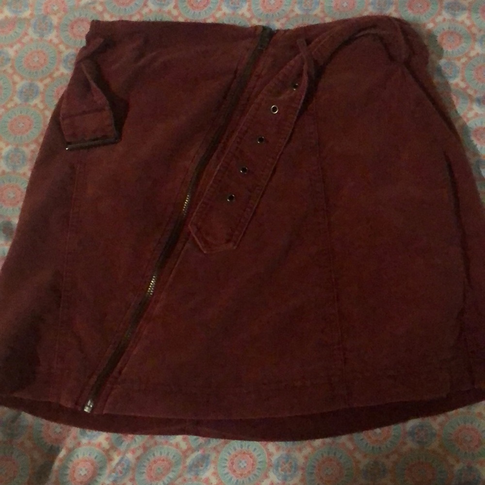 Maroon mini zip skirt with belt